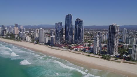 Vista-Aérea-Del-Edificio-De-Apartamentos-Jewel-Gold-Coast-En-Surfers-Paradise,-Australia---Disparo-De-Drones