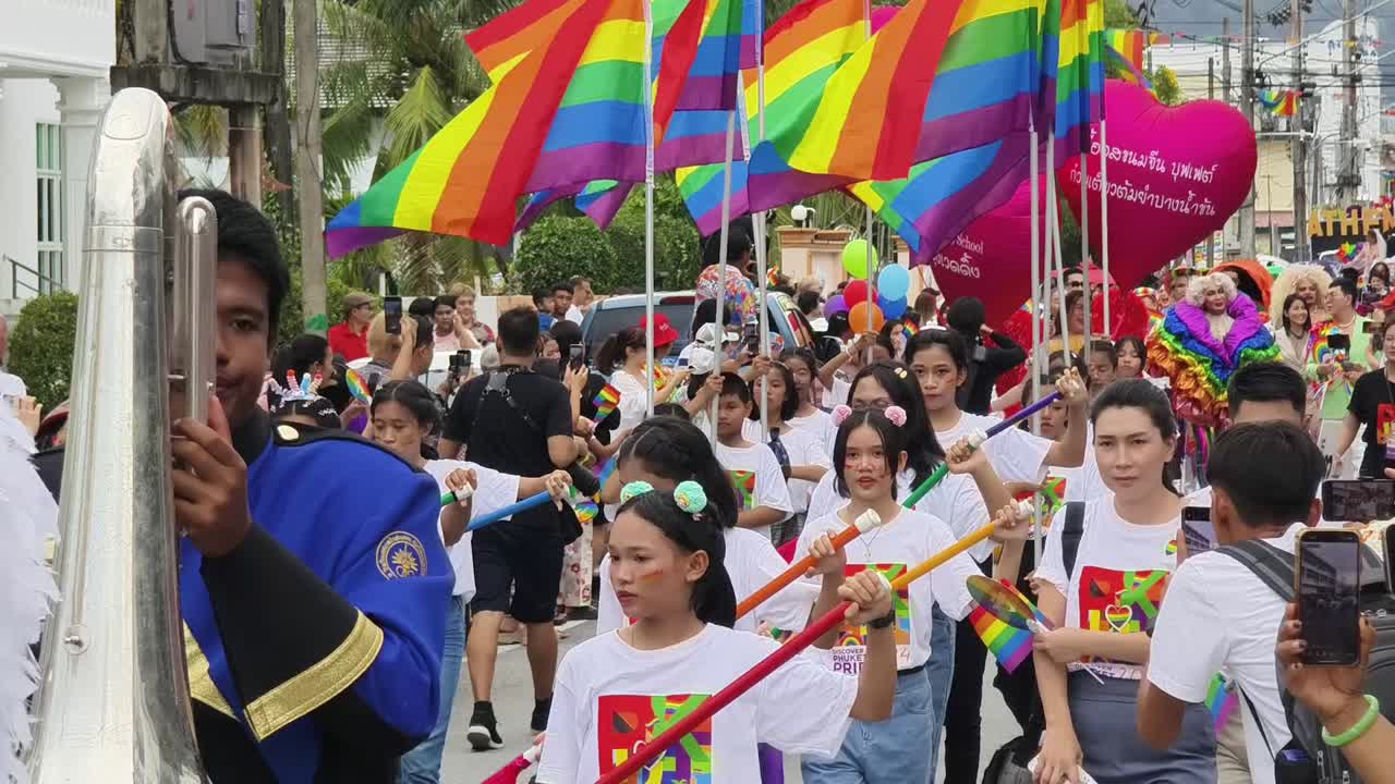 el desfile del orgullo lgbtq+