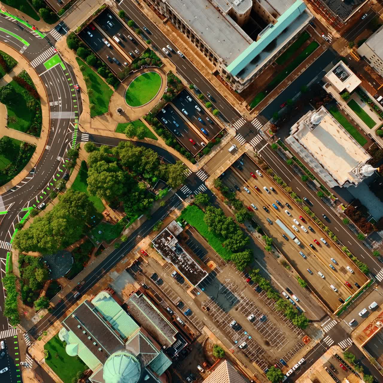 Busy roads and roundabouts of Philadelphia, Pennsylvania, USA. View on the area of Moore College of Art and Design from top