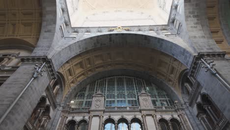 grand train station interior