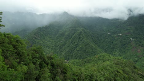 Drohnenvideo-Der-Majestätischen-Naturlandschaften-Von-Xicotepec,-Puebla,-Einem-Der-„Pueblos-Magicos“-Mexikos