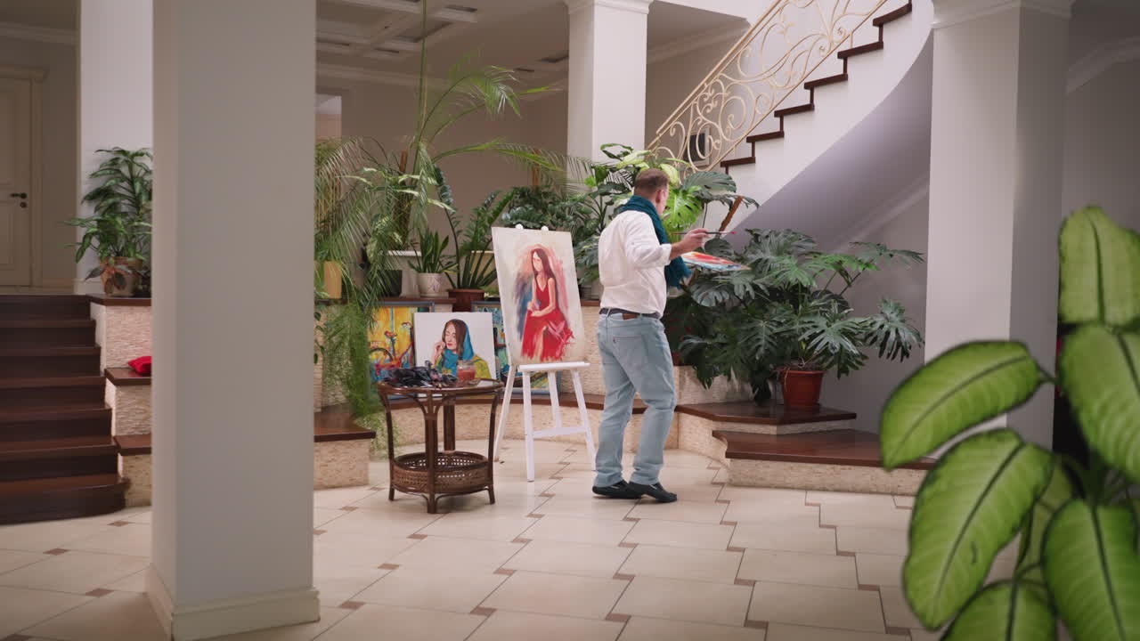 예술가는 그림을 그리는 과정에서 장소에서 춤을 춘다. 전문 화가는 리을 가이드하고, 활기차고 표현력 있는 춤으로 캔버스에 을 는다. 창조적 인 영감을 얻는다.