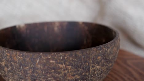 coconut bowl rotating, natural utensils