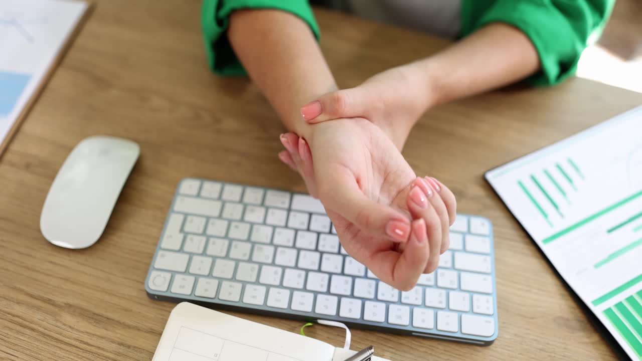 Wrist pain from computer use