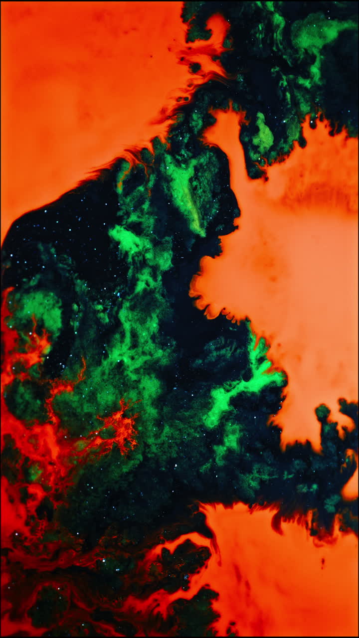 Liquidi vivaci si fondono in una splendida inquadratura macro verticale.