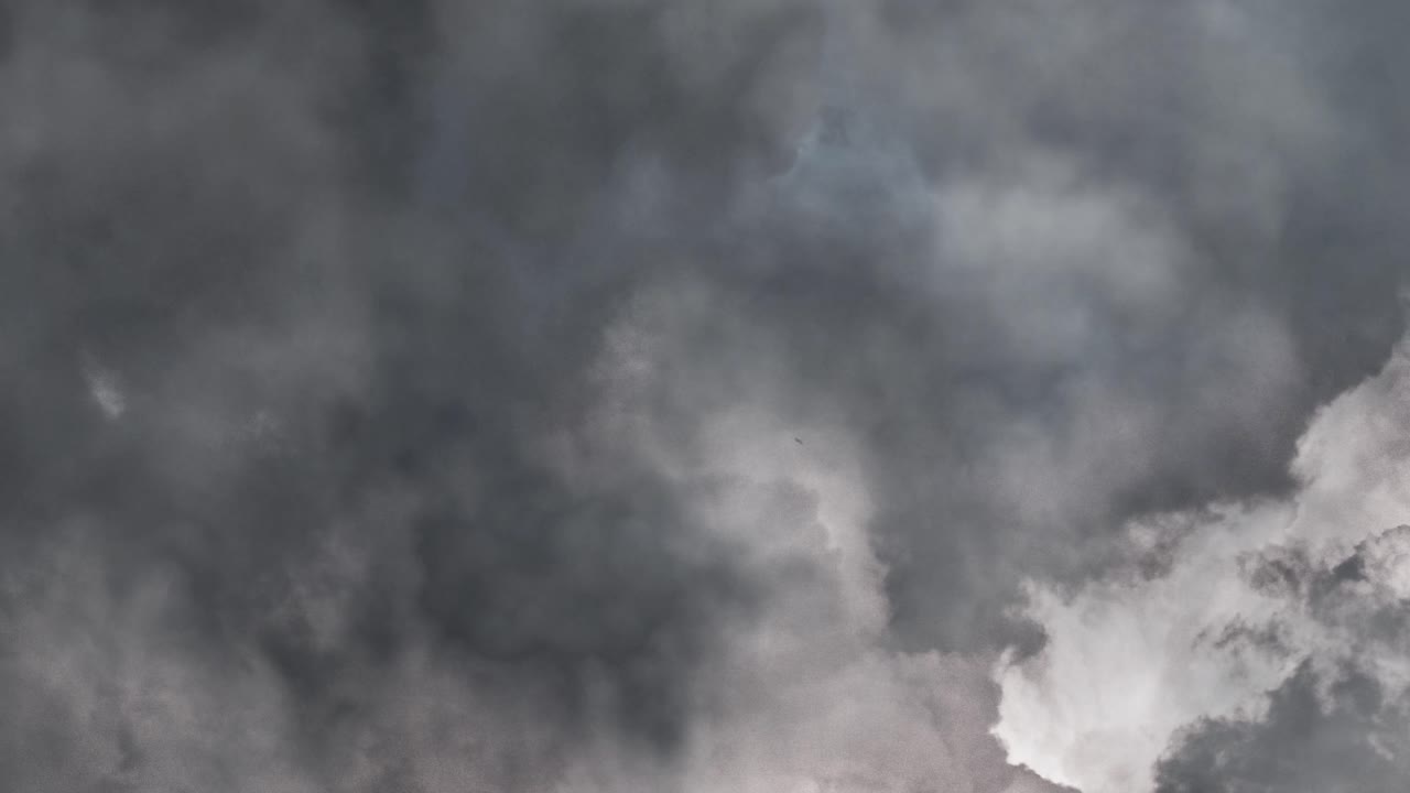 번개와 천둥 폭풍과 함께 자연 장면