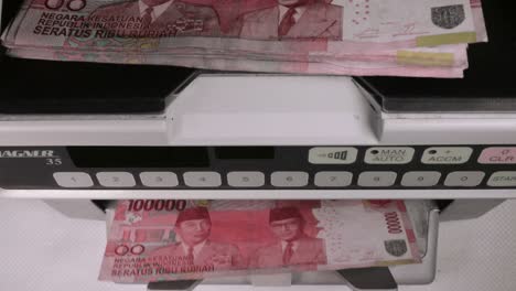 electronic money counter machine is counting rupee of indonesia