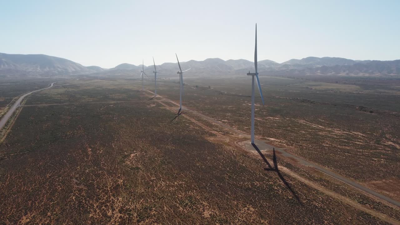 drone aéreo cielo disparo de viento granja solar turbina planta de energía cambio climático puerto augusta interior adelaida viajes turismo sur de australia 4k