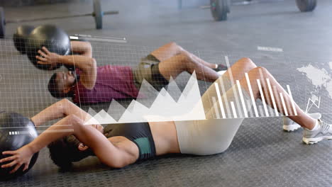 animación de procesamiento de datos y diagramas sobre diversas personas que hacen ejercicio con bolas en el gimnasio