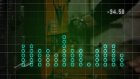 Animation-Der-Finanzdatenverarbeitung-Und--statistik-über-Einen-Kaukasischen-Mann,-Der-In-Einer-Fabrik-Arbeitet