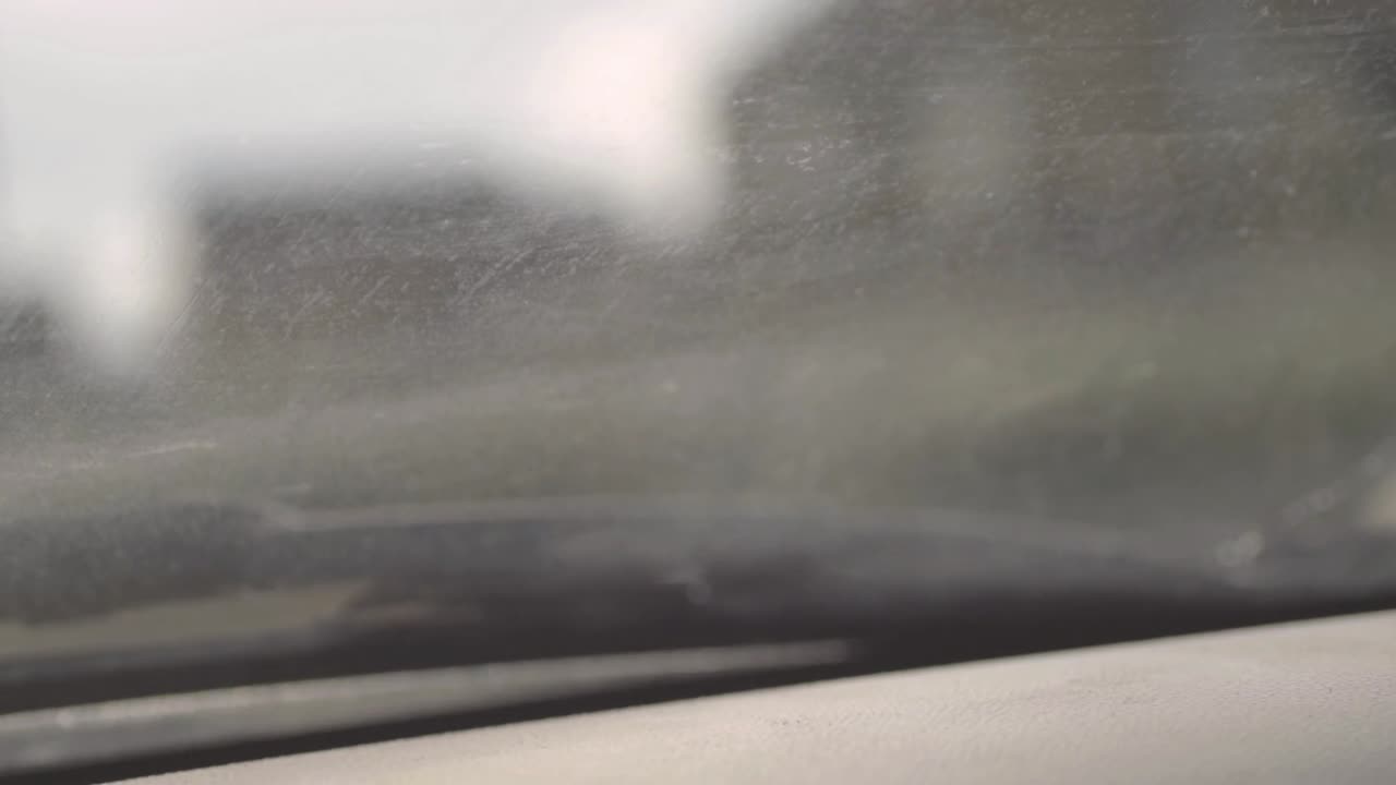 바람막이 닦는 스크린 세척 떨어져