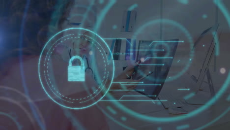 animación del candado de seguridad en línea y el alcance sobre la doctora caucásica