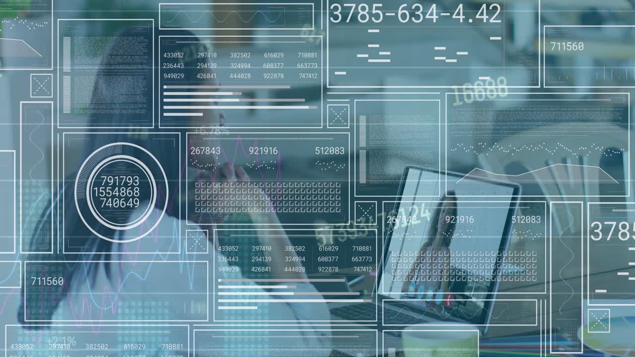 animación del procesamiento de datos contra una mujer biracial que tiene una videollamada en una computadora portátil en la oficina