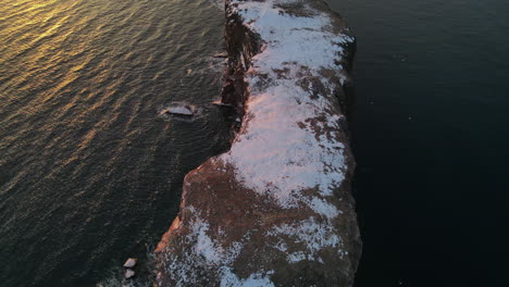 Drone-top-down-view-at-60fps-of-famous-Perce-rock-in-Percé,-Québec,-Canada