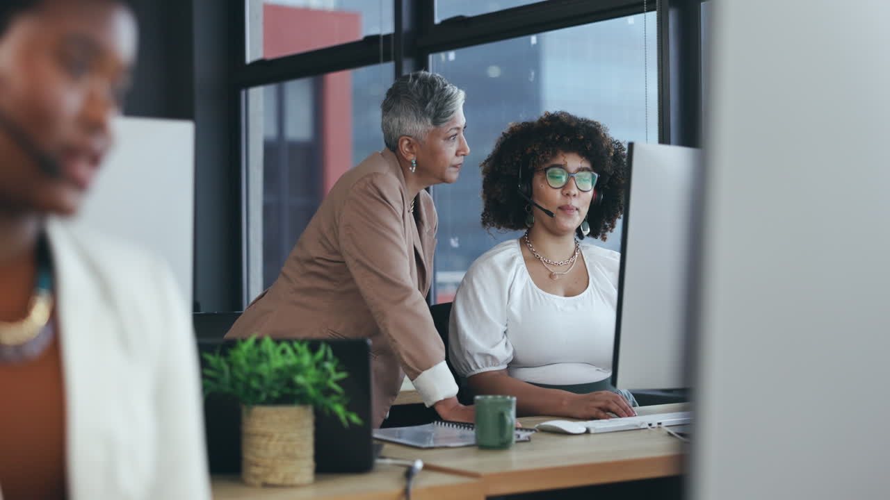 centro de llamadas, capacitación y gente de negocios