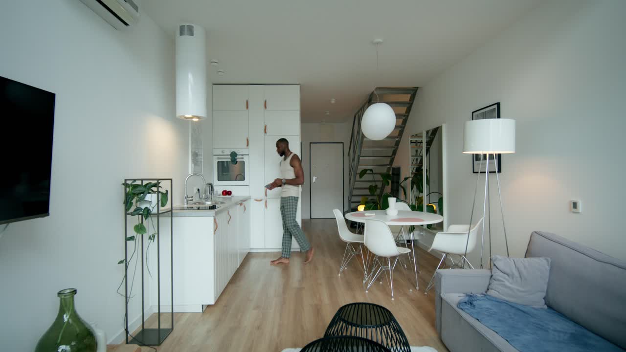 cocina moderna del apartamento y sala de estar