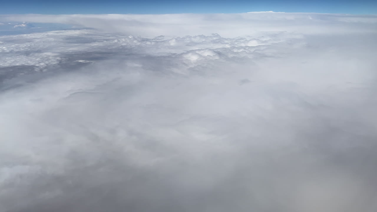 formación de nubes gruesas desde arriba