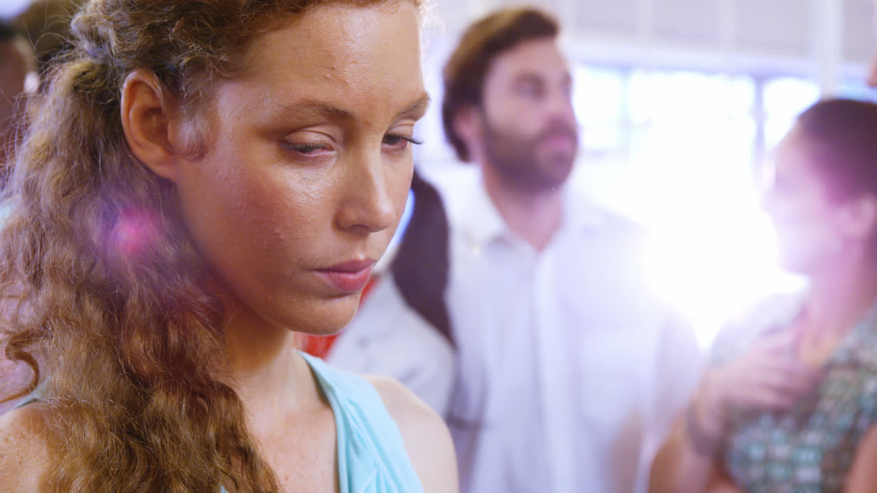 슬픈 여성 사업 경영자의 초상화