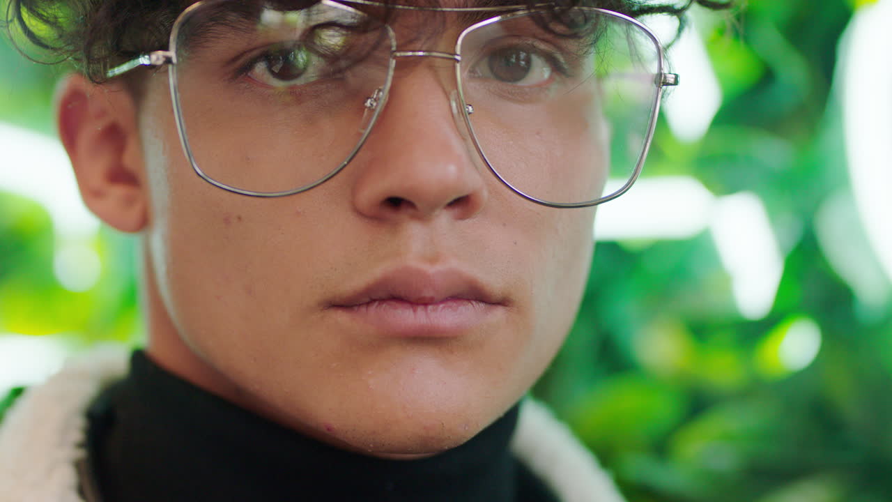 gafas para la vista, la cara o la moda para el hombre