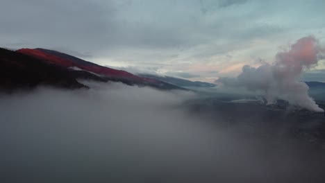 Atardecer-Nublado-En-La-Montaña