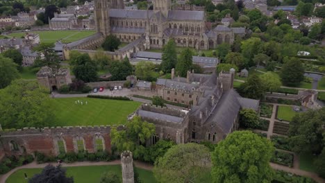 wells cathedral and bishops palace