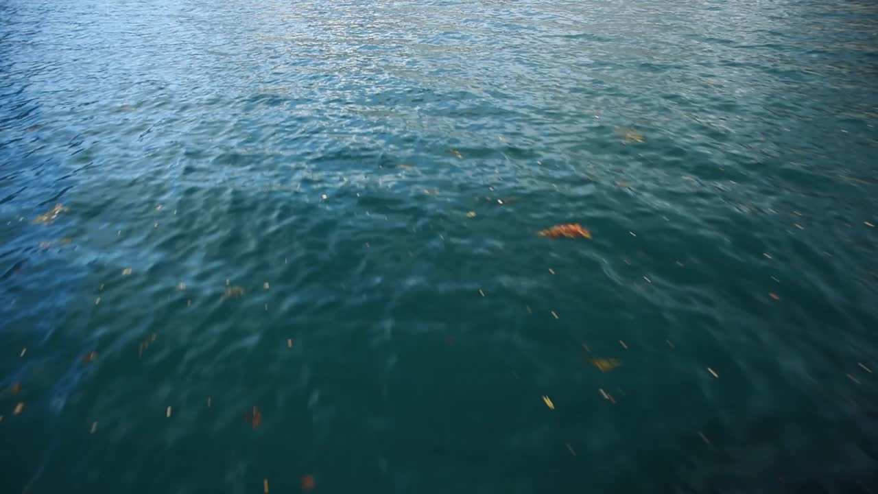 푸른 바다 물 배경과 태양 반사 에 대한 공중 사진