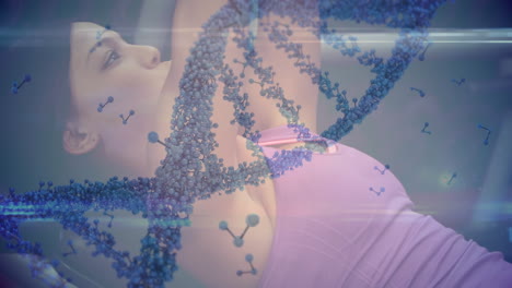 animación de la hilera de adn y procesamiento de datos sobre una mujer fuerte haciendo ejercicio