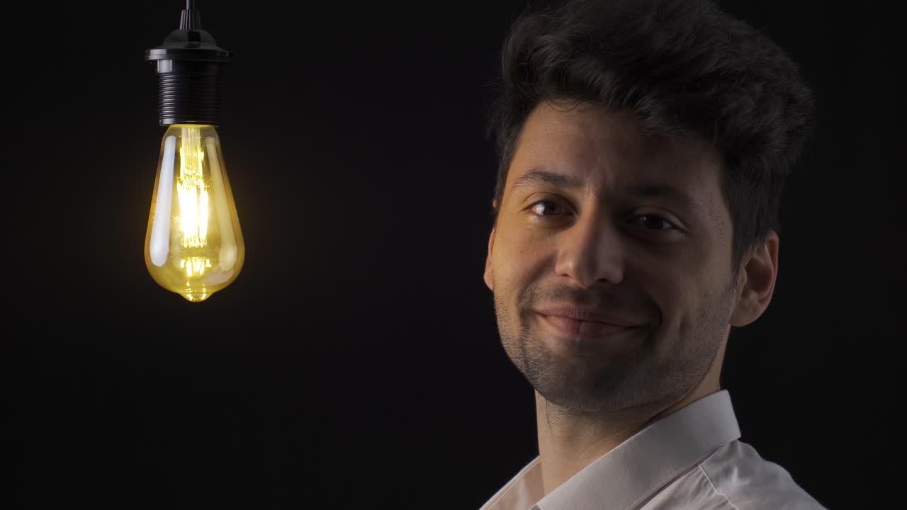 gran concepto de idea, eureka. hombre inteligente.