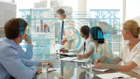 animación del procesamiento de datos financieros sobre diversas personas de negocios