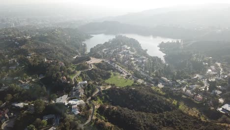 Vista-Aérea-Del-Lago-Hollywood---Los-ángeles