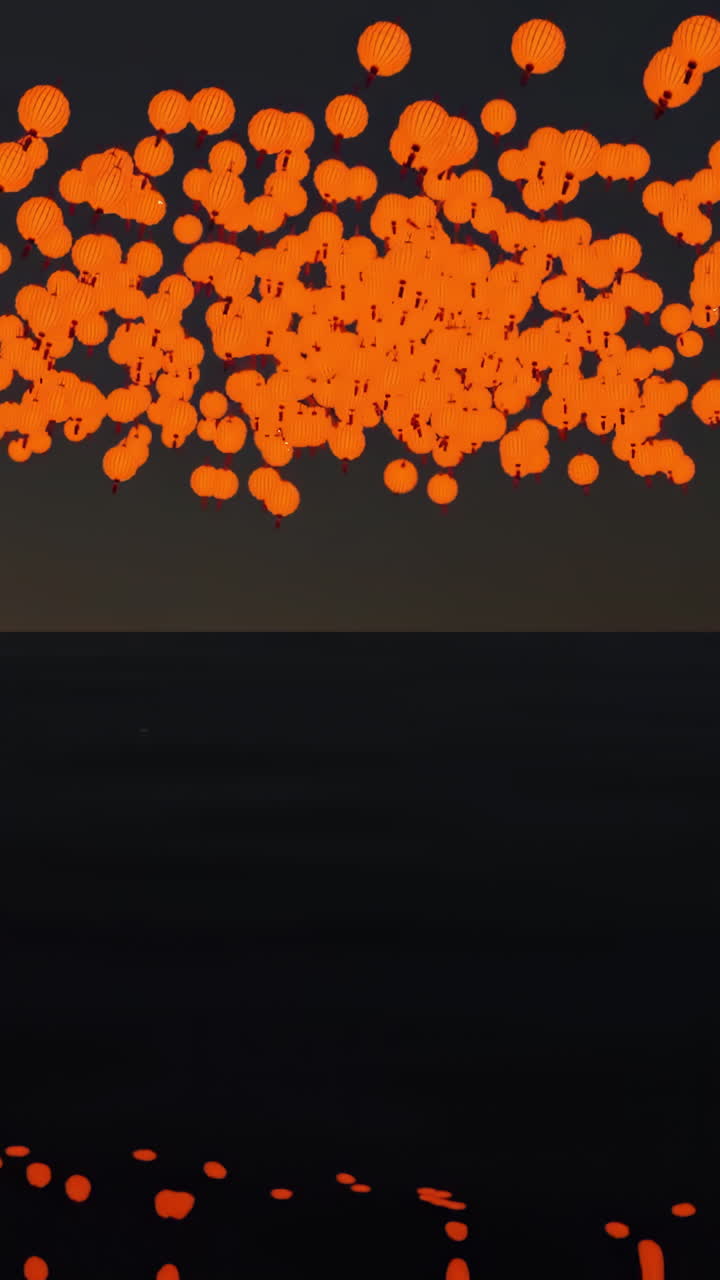 물 위 의 밤 하늘 에 많은 오렌지색 등불 들