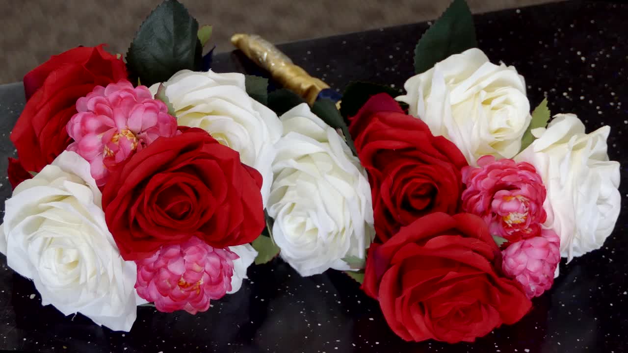 美しい結婚式の花やブーケのショット