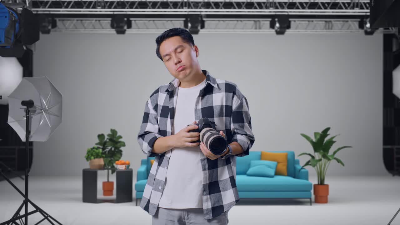 Photographer with neck pain in a studio