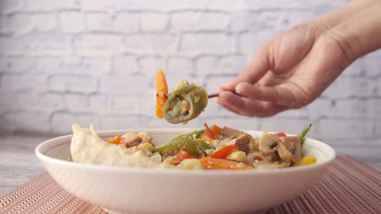 맛있는 채소 김을 먹고 있습니다.