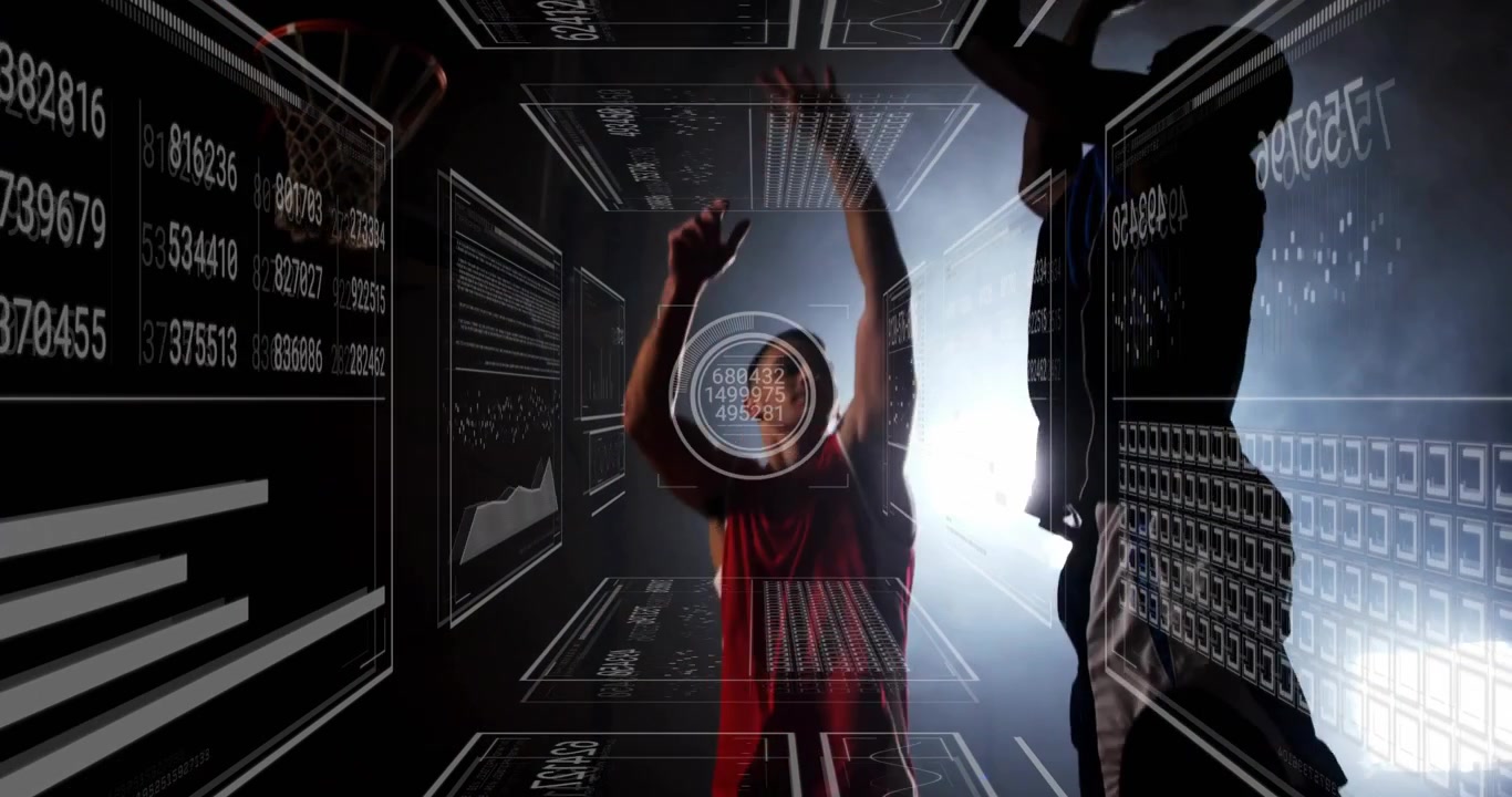 Giocatori che, entrando in un tunnel tecnologico olografico, valutano la difesa, eseguono un tiro in sospensione e tracciano le statistiche.