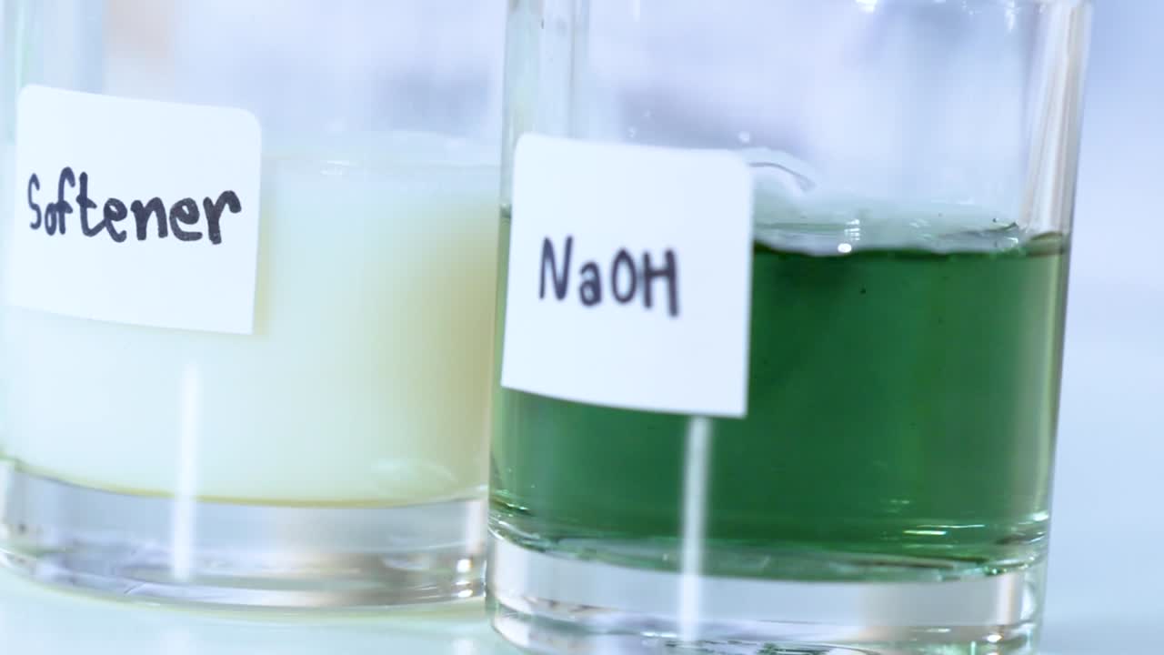 Observe the transformation of NaOH solution as a blue liquid is added, changing its color.
