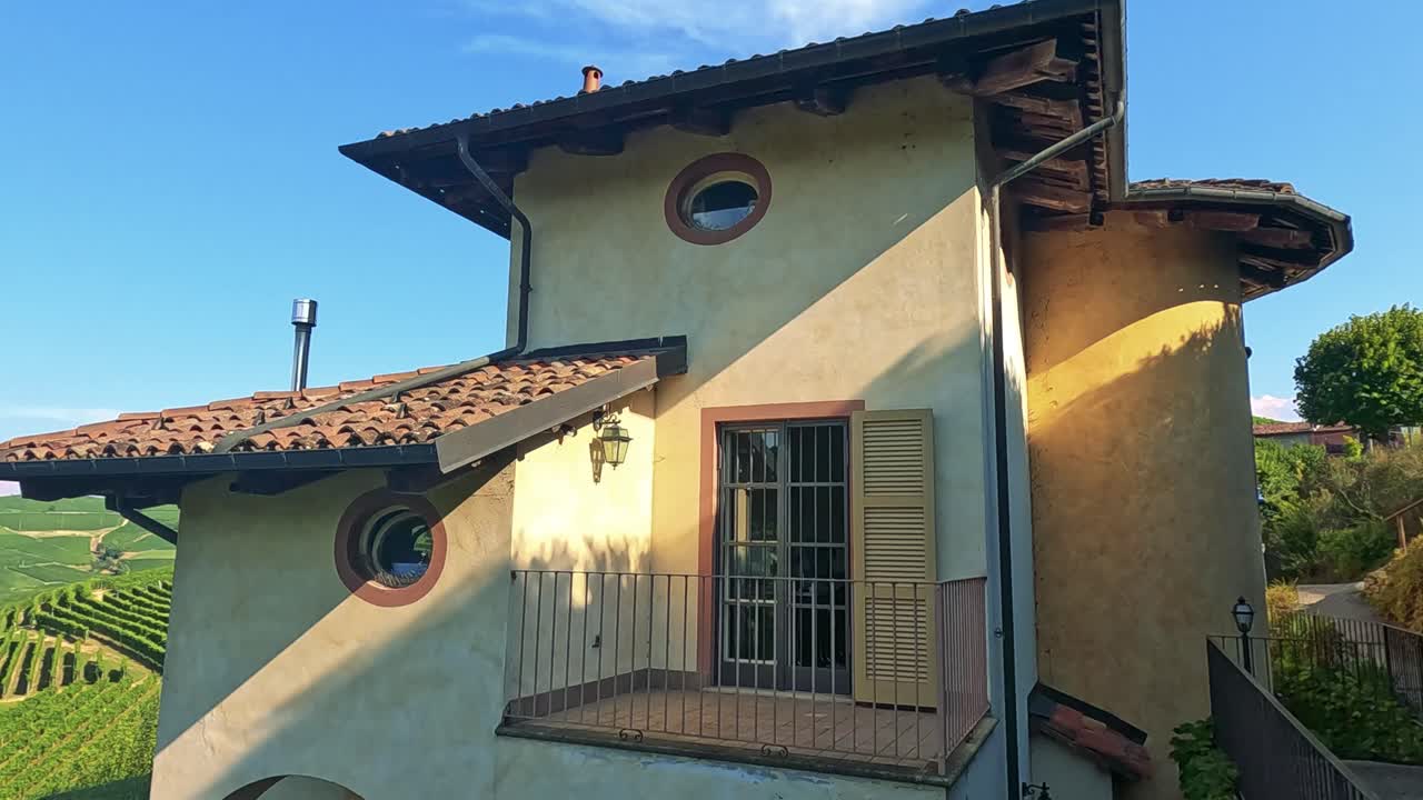 이탈리아 쿠네오의 아름다운 포도원 풍경