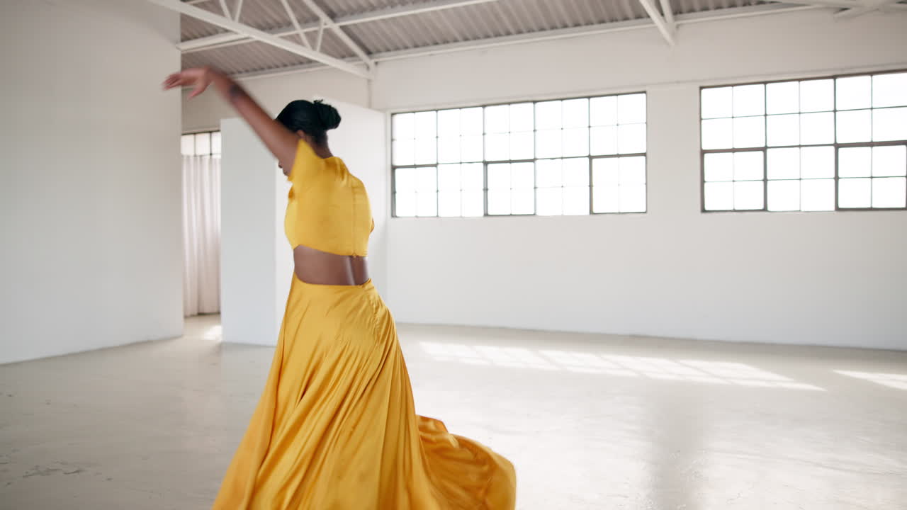 Balletto, donna e spettacolo di danza in ambito creativo