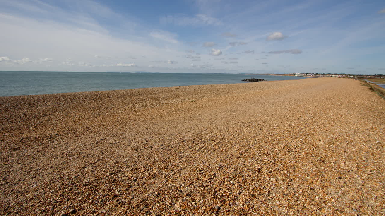 바다를 바라보는 롱쇼트, 허스트 스피트, 바다와 밀포드, 바다를 배경으로