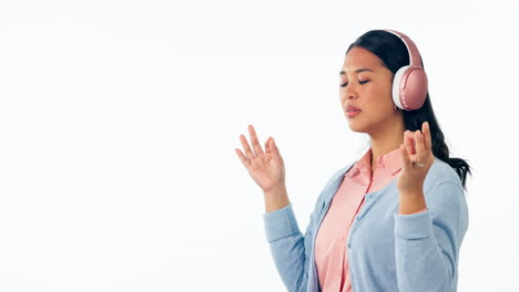 Frau,-Meditation-Und-Kopfhörer,-Die-Der-Ruhe-Zuhören