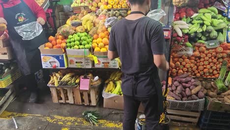 video of a fruit and vegetable market-1