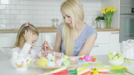 laughing family coloring eggs