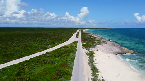 paisaje aéreo de la hermosa costa azul turquesa del océano en cozumel méxico