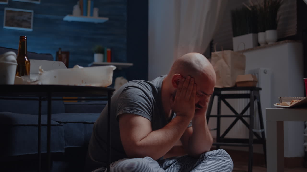 Uomo affetto da una malattia cronica, pieno di disperazione e stressato