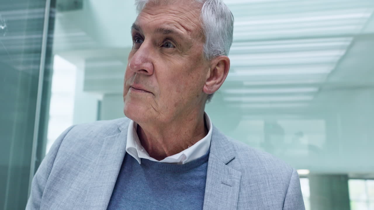 사무실에서 고위 관리자, 관리자 및 엘리베이터