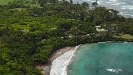 Drone-Aerea-Playa-Balazo-Pan-Abajo-Jardin-Bosque-Apaisada