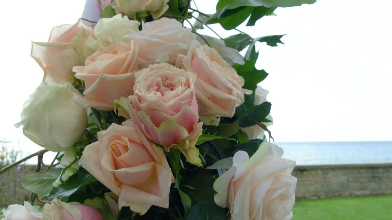 놀라운 장미 꽃다발의 웨딩 장식