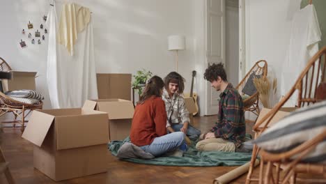 friends moving into a new home