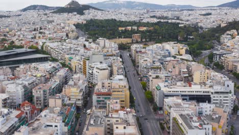 Paisaje-Urbano-De-Atenas-Moderna,-Grecia-Durante-El-Día---Lateral-Aéreo,-Hiperlapso