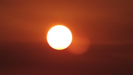 Atardecer-Sol-Naranja-Brillante-Rojo-Cielo-Claro-Australia-Victoria-Gippsland-Maffra